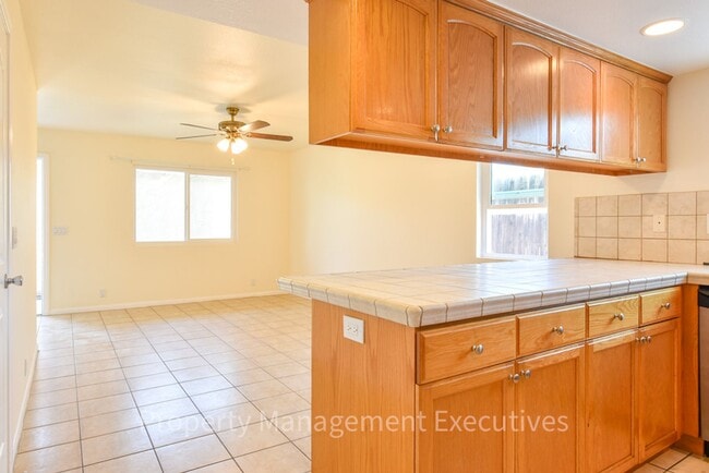 Photo - 2 Bed, 2 Bath Townhome with Garage & Bonus Room Unit 4815 Narragansett Ave