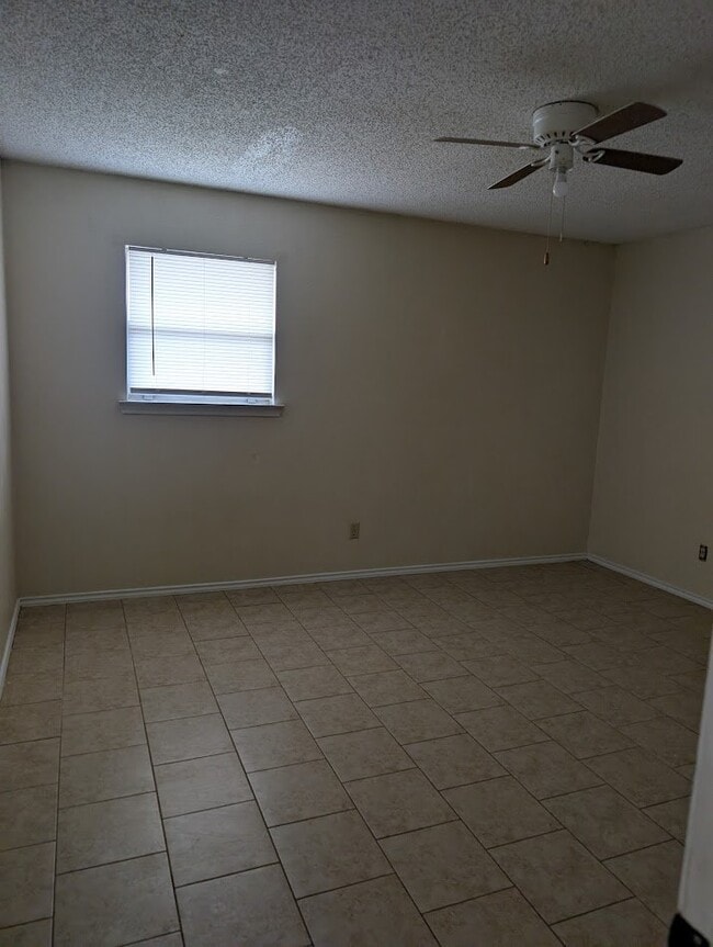 Building Photo - 505 Hackberry St