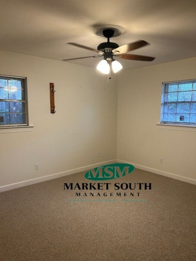 Photo - UPDATED MIDTOWN BEAUTY!!