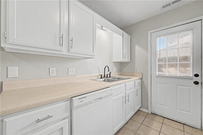 Photo - 3403 SW Victoria Pl