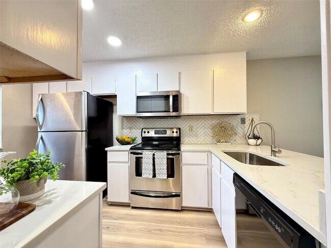 Photo - 7122 Wood Hollow Dr Unit 106