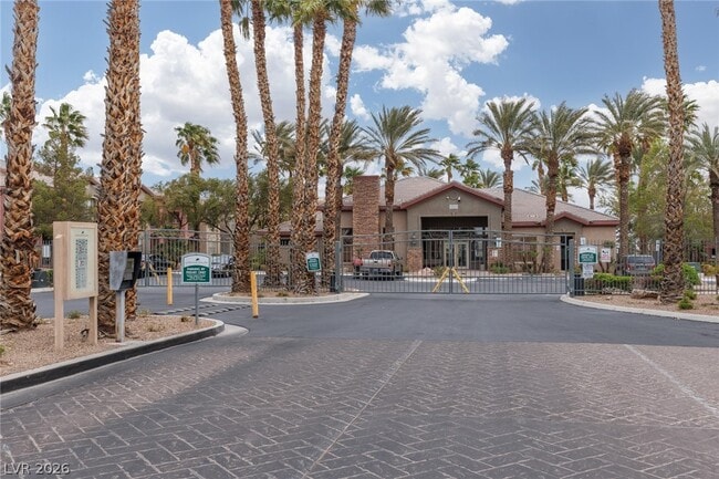 Photo - 8000 W Badura Ave Unidad 1121