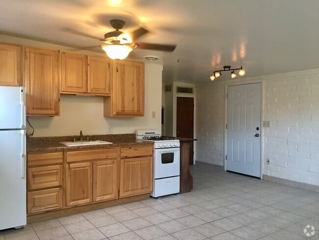 Building Photo - 1701 E 13th St Rental