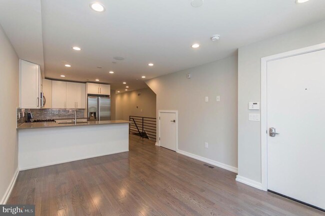 Photo - 1709 Bainbridge St Townhome