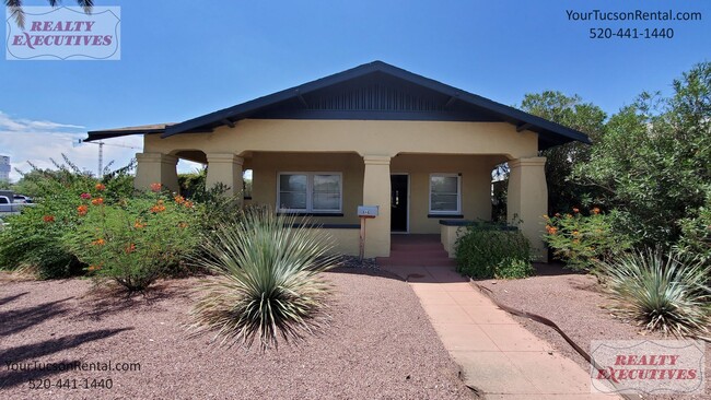 Building Photo - Speedway Blvd Unit Speedway Main House