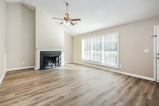 Photo - 3035 Wellcrest Dr NW