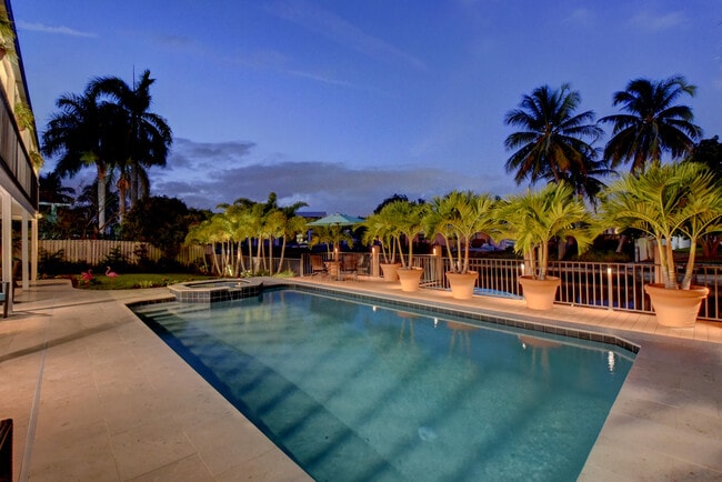 Photo - 399 SW 15th St