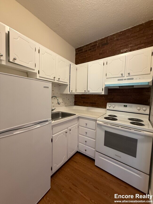 Building Photo - 70 S Huntington Ave Unit 15