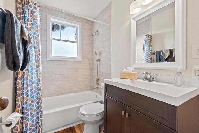 Photo - 2672 Post St