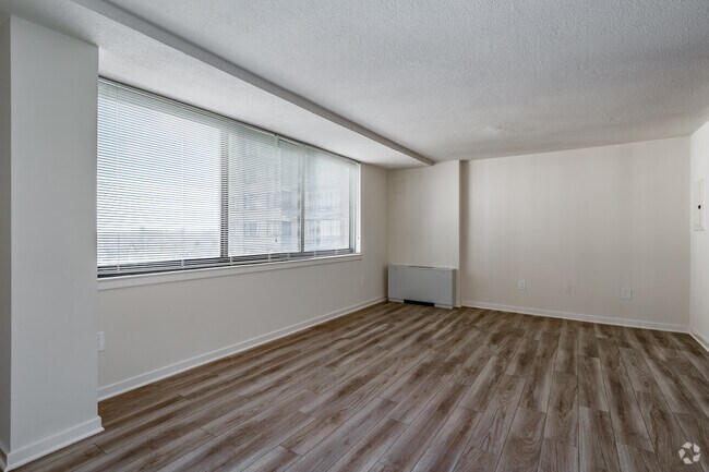 1BR, 1BA - 845SF