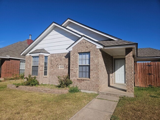 Photo - (3) Bed/(2) Bath in Moore Avail NOW!