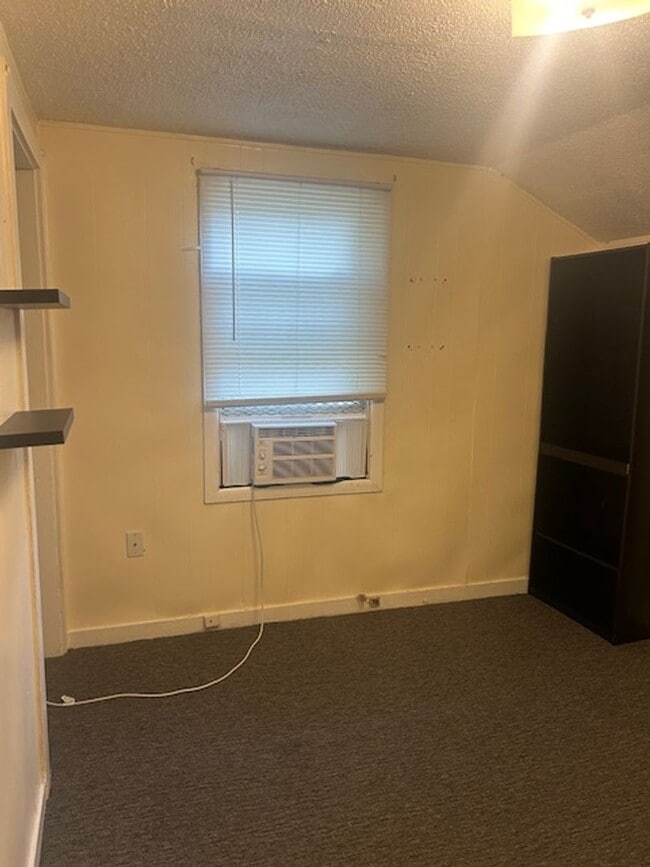 Photo - Cozy 2 Bedroom Home with Fenced Yard & Washer/Dryer – Ideal Rental Starter!
