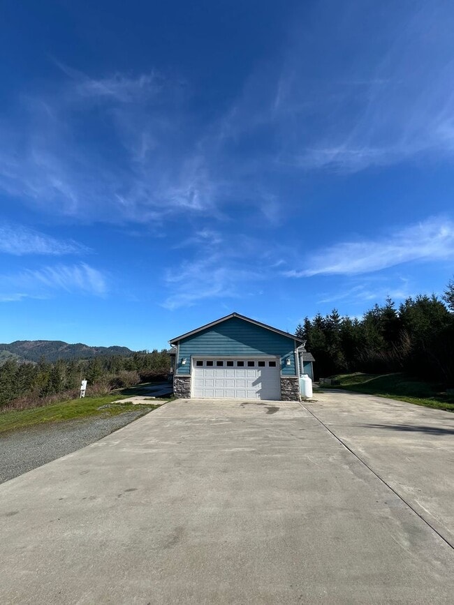 Photo - Beautiful Hilltop Country Home with Stunning Views