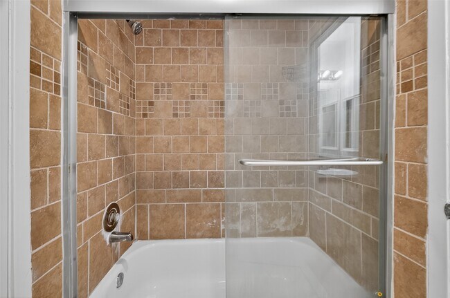 Photo - 6111 Beverly Hill St Unidad 28