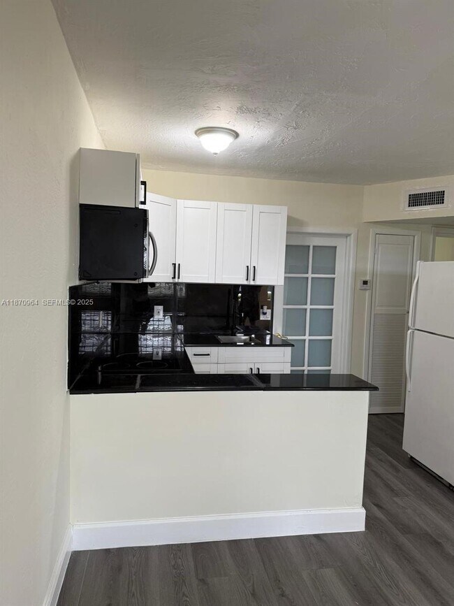 Building Photo - 4721 NW 33rd Ave Unit 4721