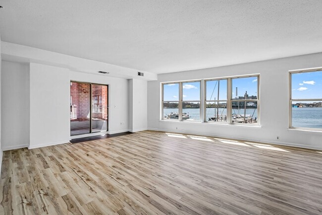 Building Photo - 960 Fell St Rental