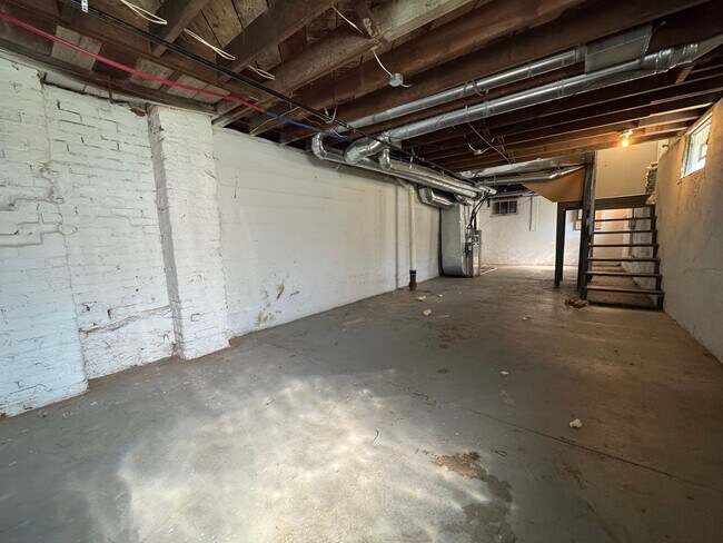 Photo - OXF - 527-529 Oxford Ave. Unit 527