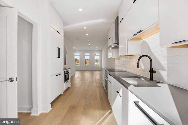 Photo - 2607 1st St NW