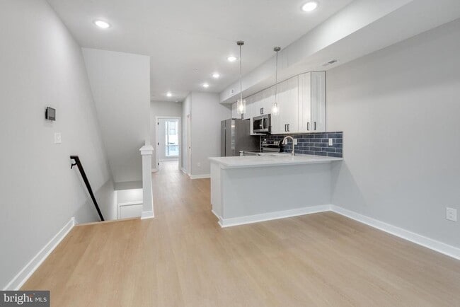 Photo - 2344 W Seybert St Unit 2