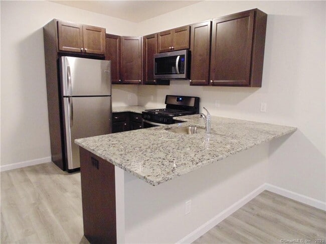 Building Photo - 2838 Fairfield Ave