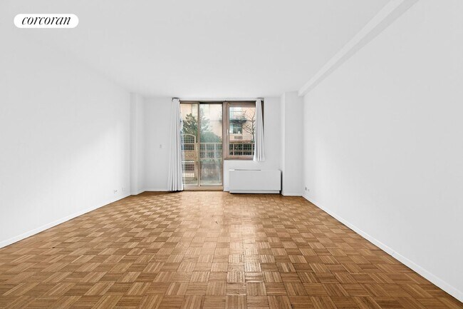 Photo - 350 W 50th St