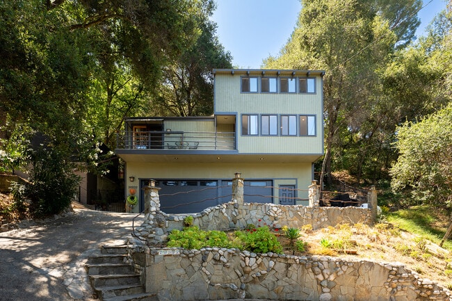 Building Photo - 20932 Canyon Trl Unit 2