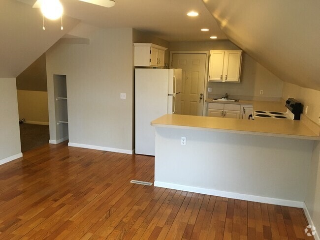 Building Photo - 604 W MT MORIS ST APT 3