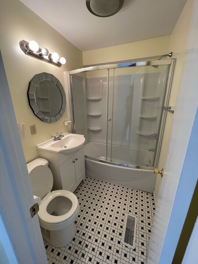 Photo - 138 Honness Ln Unit 2