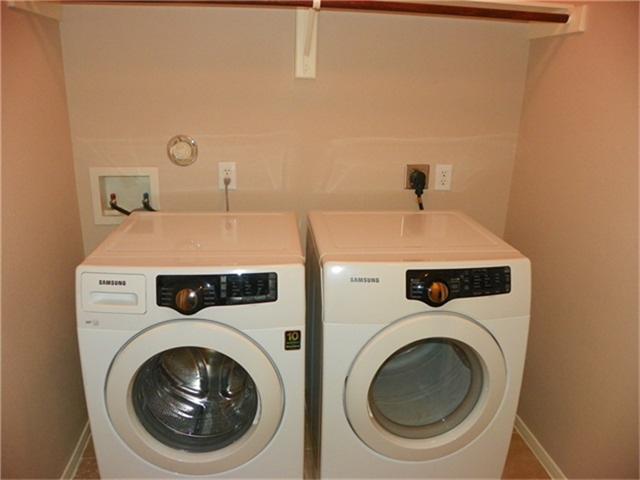 Building Photo - 2926 Meadowglen Crest