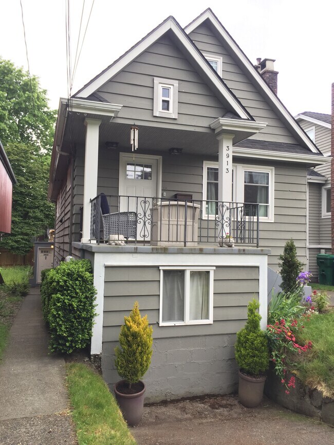 Basement Apartment Entrance is on the Left Side of the House - 3913 Densmore Ave N House