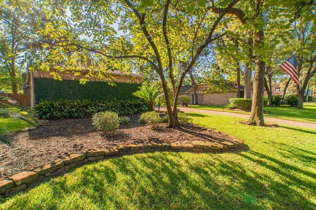 Photo - 19 Lancelot Ln
