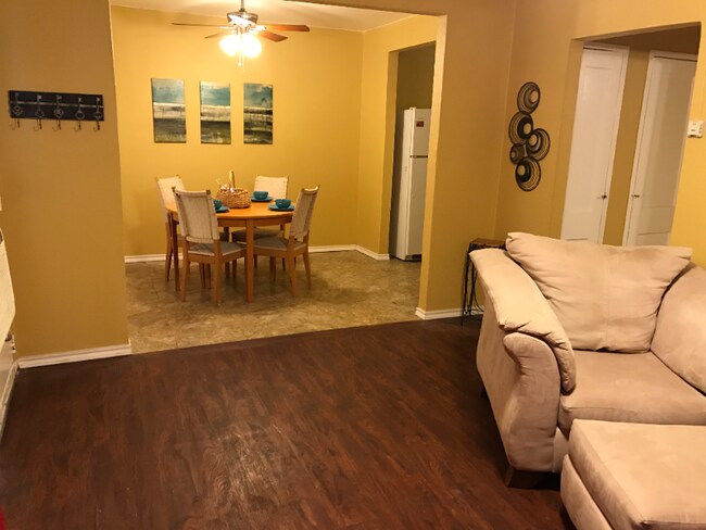 Photo - 2403 N Elmendorf St