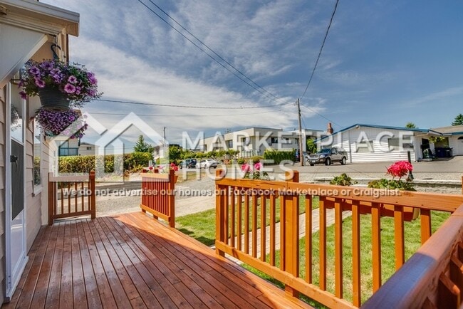 Photo - 615 S 225th St