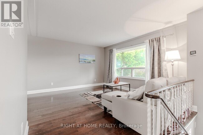 Photo - 12 Murellen Crescent