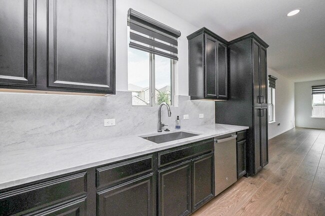 Photo - 5046 Royal Amber Ln