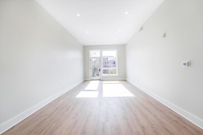 Photo - 667-665 Grand St Unit 205