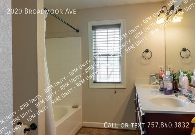 Photo - 2020 Broadmoor Ave