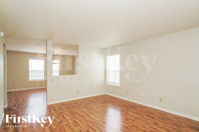 Photo - 339 Winterset Way