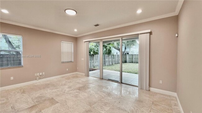 Photo - 210 SW 9th St