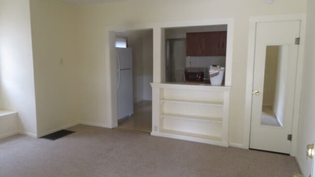 Photo - 322 McGoodwin Ave