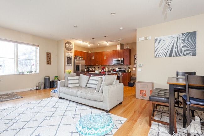 Photo - 648 W 16th St Unit 1