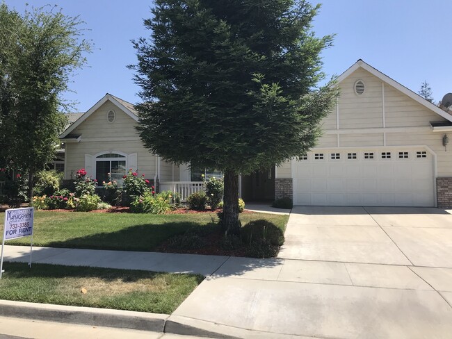 Building Photo - Beautiful & Spacious home!