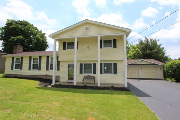 Photo - 1553 Ayrault Rd House