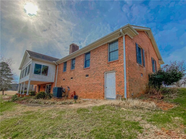 Photo - 255 Starritt Ln