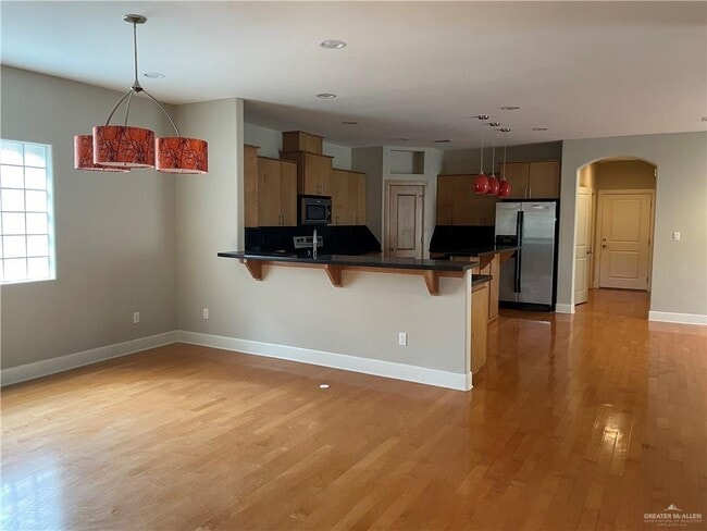 Photo - 20 E Thornhill Ave