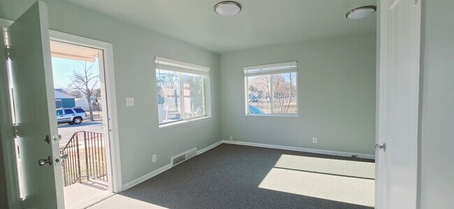 Photo - 1388 Glenrose Dr S