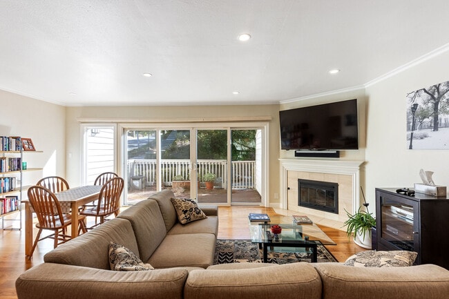 Photo - 431 Woodminster Dr