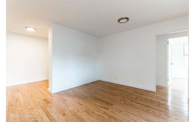 Photo - 35-50 85th St