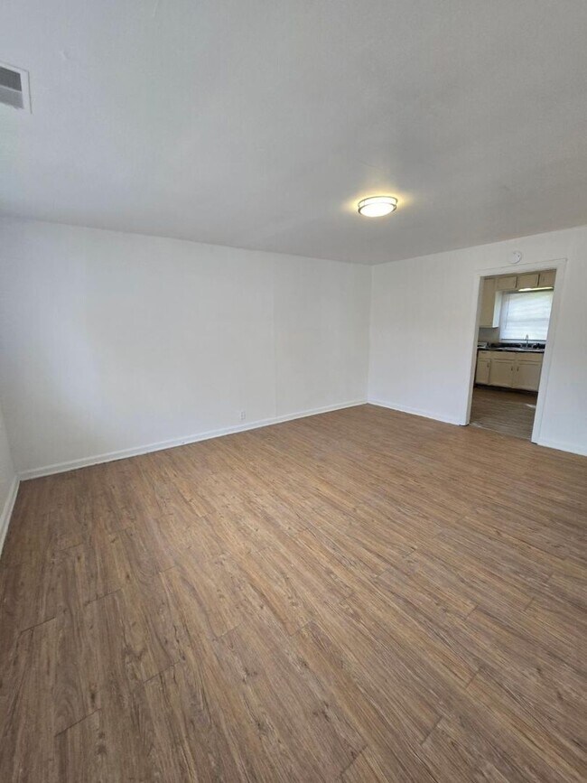 Photo - Two Bedroom Duplex located on the Eastside Near Arlington  and 21st Street !