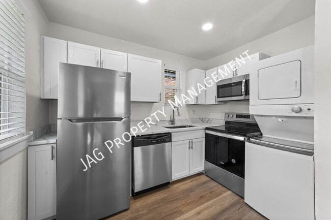 Photo - 1078 Day Ave